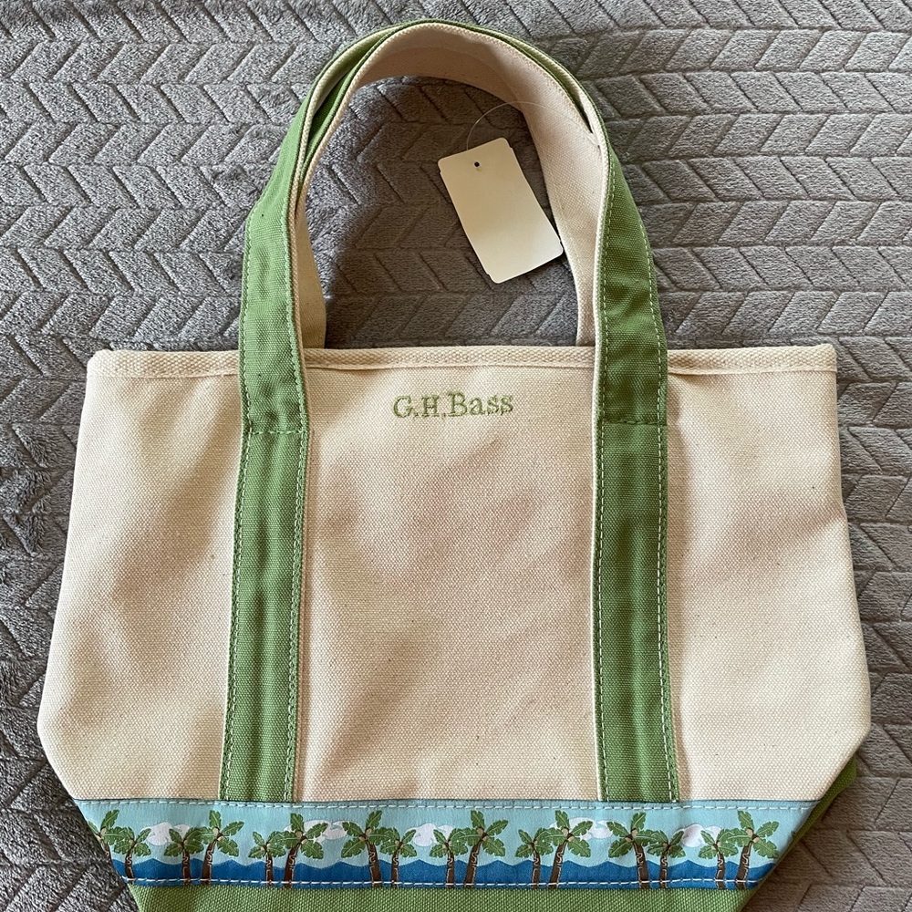 G H Bass Cream and Green Small Purse